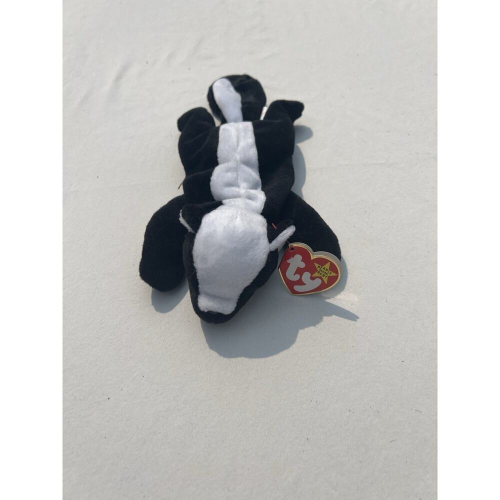 Ty Beanie Babies Stinky The Skunk Plush Toy